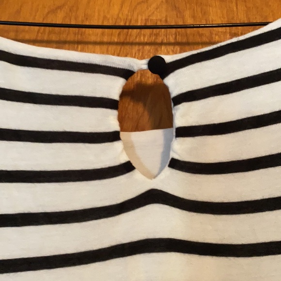 Black and white striped loose fitting shirt - Picture 5 of 5